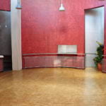 L'intérieur des bains douches