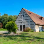 Vue extérieure de la grange du Grand Aulnay