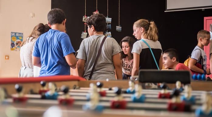 l'Espace jeunesse avec des adolescents