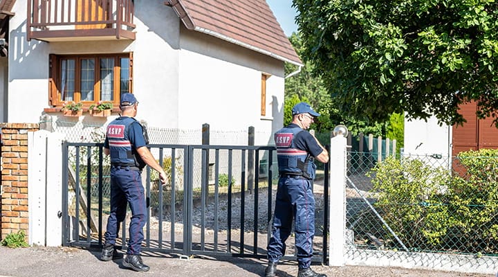 Des agents ASVP surveillent les habitations